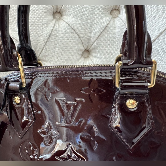 LOUIS VUITTON Alma BB Vernis Amarante Patent Leather Satchel w Strap EUC - Picture 12 of 16